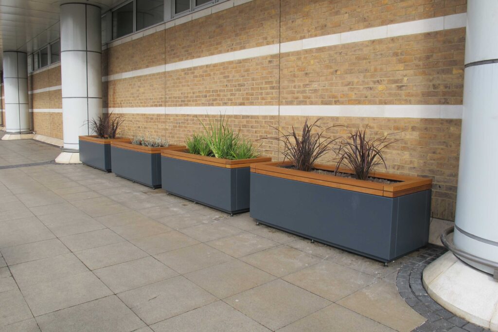 西城购物中心外铁路座椅配置