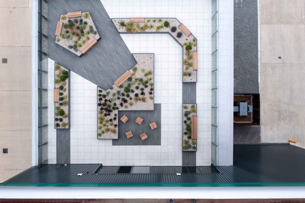 空气视图DIRFT屋顶平台